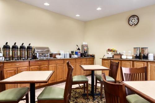 Hotel Country Inn & Suites Marion
