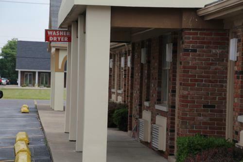 Motel Budget Inn- Troy