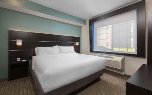 Holiday Inn Express Hotel & Suites Eugene Downtown - University