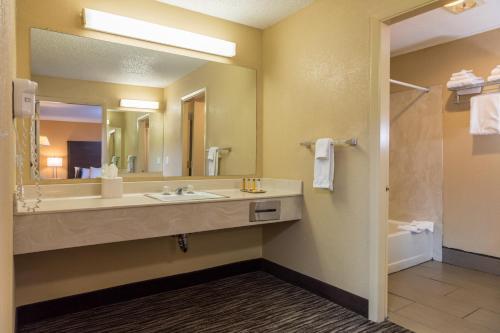Motel Cerulean Hotel, A Running Y Property