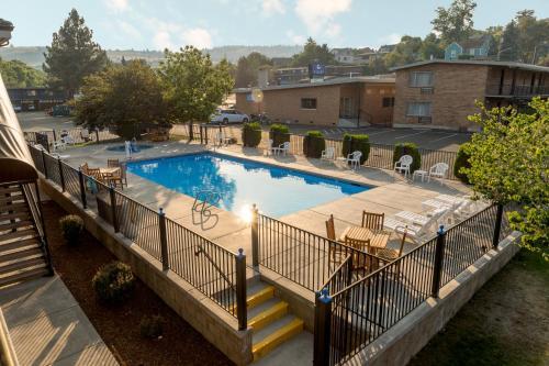 Motel Cerulean Hotel, A Running Y Property