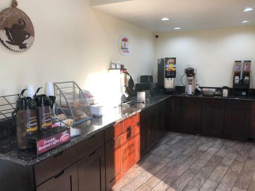 Hotel Super 8 By Wyndham Ontario