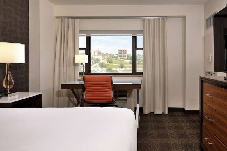 Doubletree By Hilton Hotel & Suites Pittsburgh Downtown