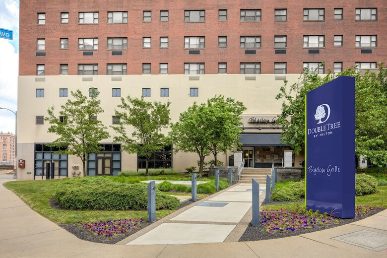 Doubletree By Hilton Hotel & Suites Pittsburgh Downtown