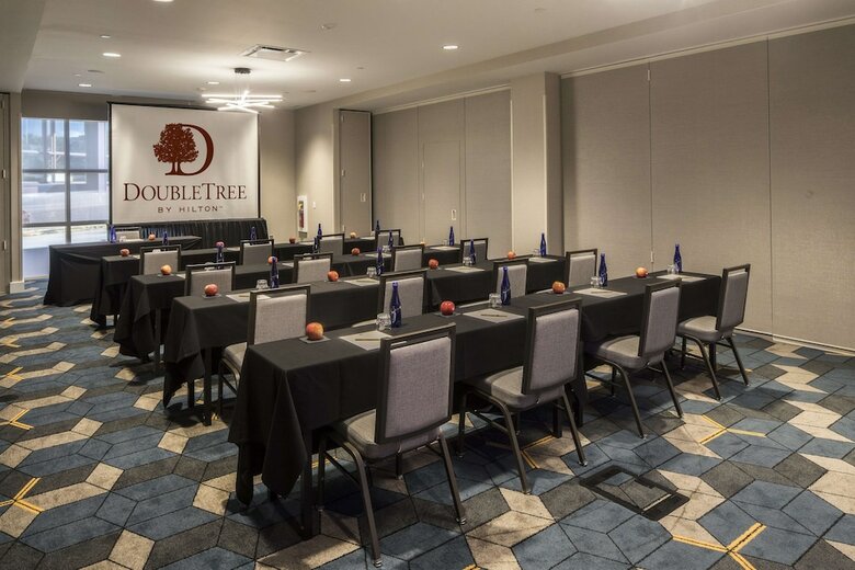 Doubletree By Hilton Hotel & Suites Pittsburgh Downtown