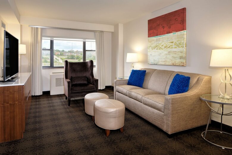 Doubletree By Hilton Hotel & Suites Pittsburgh Downtown