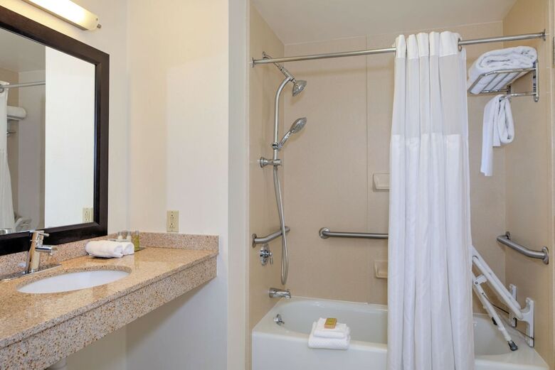 Doubletree By Hilton Hotel & Suites Pittsburgh Downtown