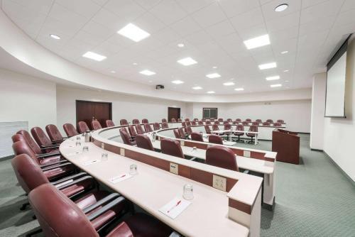 Hotel Ramada Conference Center