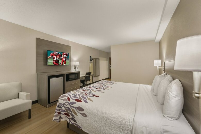 Hotel Ambassador Inn & Suites
