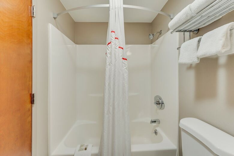 Hotel Ambassador Inn & Suites