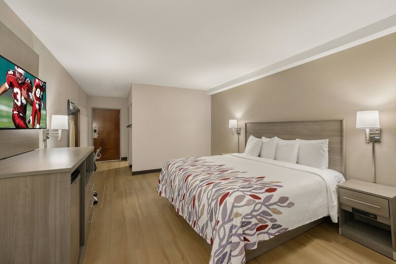 Hotel Ambassador Inn & Suites