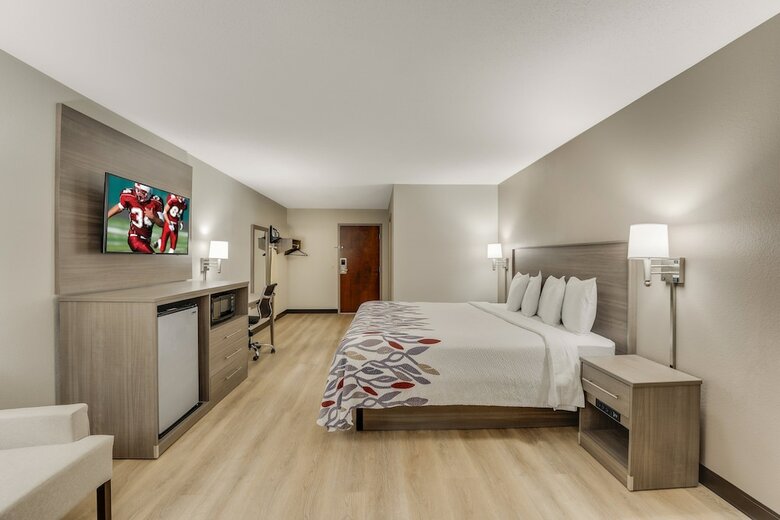 Hotel Ambassador Inn & Suites