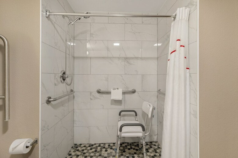 Hotel Ambassador Inn & Suites