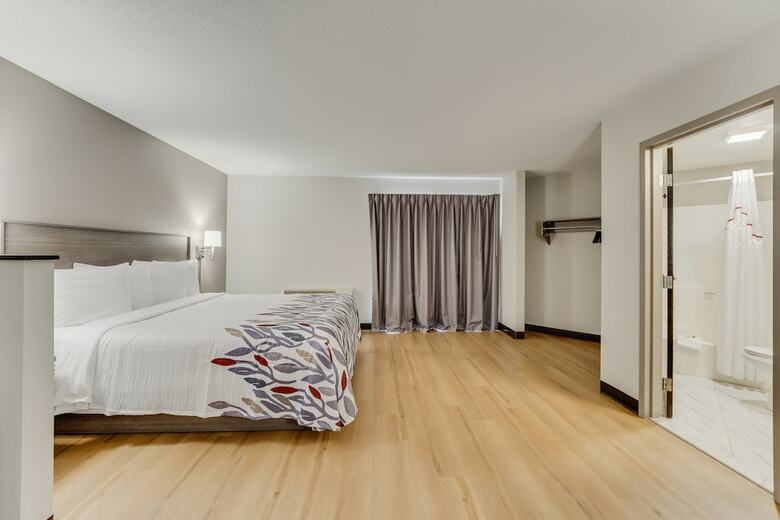 Hotel Ambassador Inn & Suites