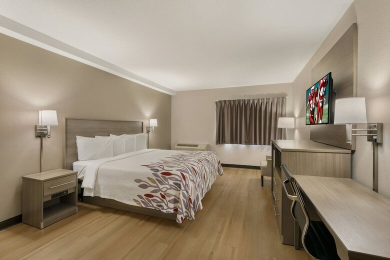 Hotel Ambassador Inn & Suites