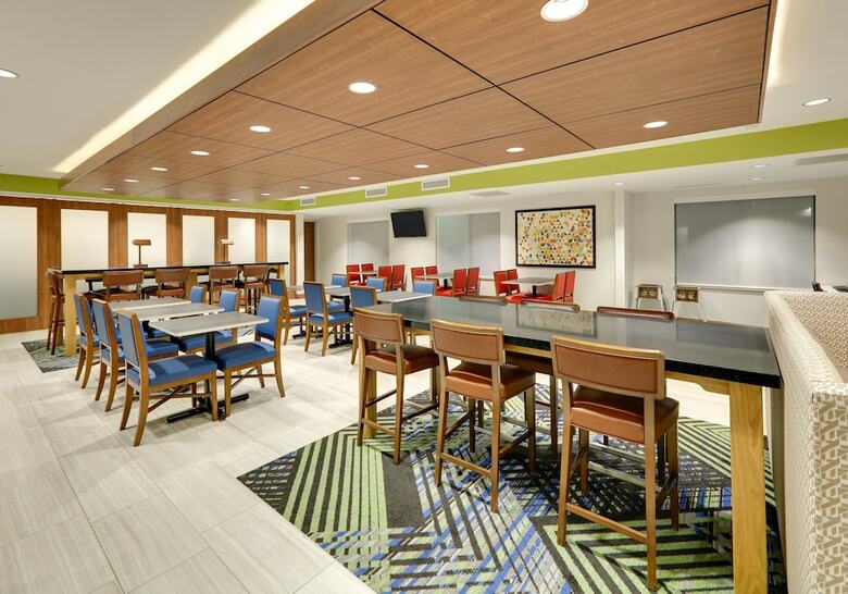 Hotel Holiday Inn Express & Suites Mitchell