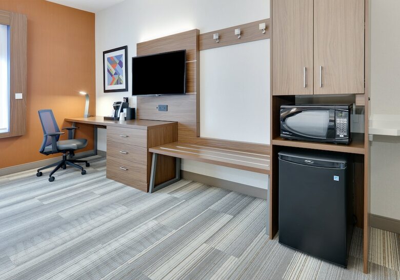 Hotel Holiday Inn Express & Suites Mitchell