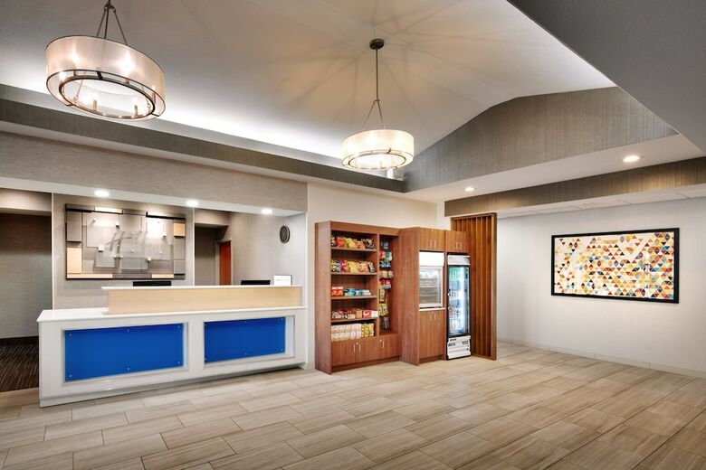 Hotel Holiday Inn Express & Suites Mitchell