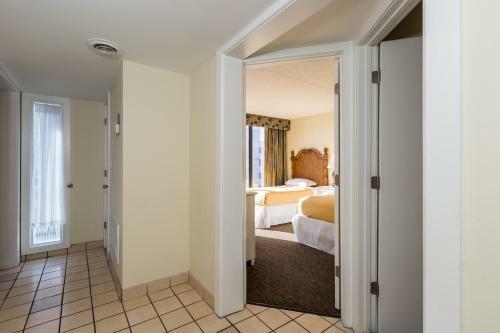 Hotel Schooner Beach And Racquet Club