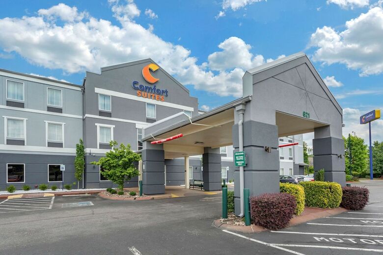 Hotel Comfort Suites At Rivergate Mall