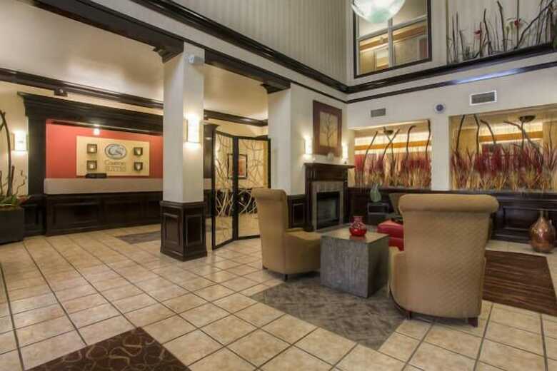 Hotel Comfort Suites At Rivergate Mall