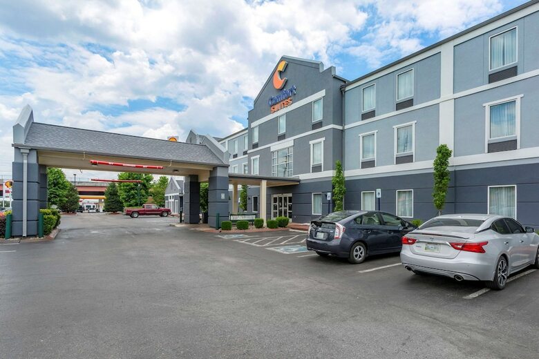 Hotel Comfort Suites At Rivergate Mall