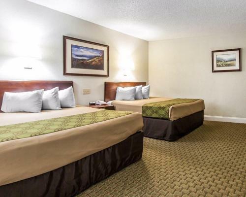 Hotel Econo Lodge Inn & Suites On The River