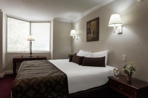 Hotel Reagan Resorts Inn