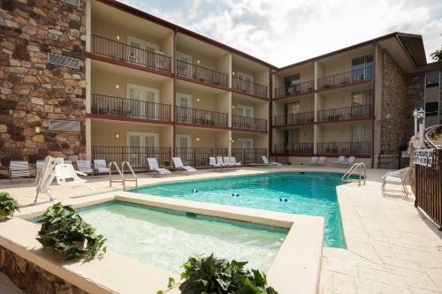 Hotel Reagan Resorts Inn