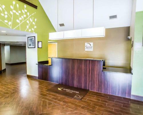 Hotel Sleep Inn & Suites Near Outlets