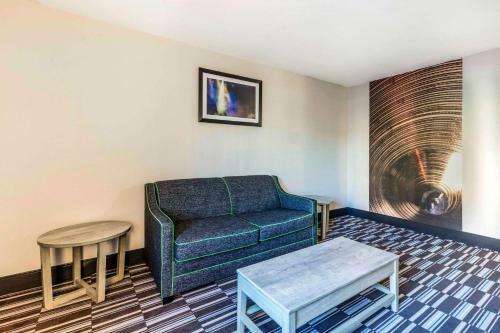 Hotel Country Hearth Inn & Suites