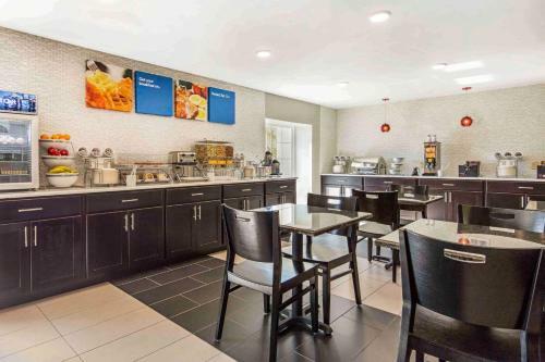 Hotel Country Hearth Inn & Suites