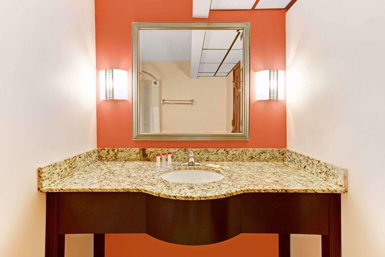 Ramada Murfreesboro Hotel