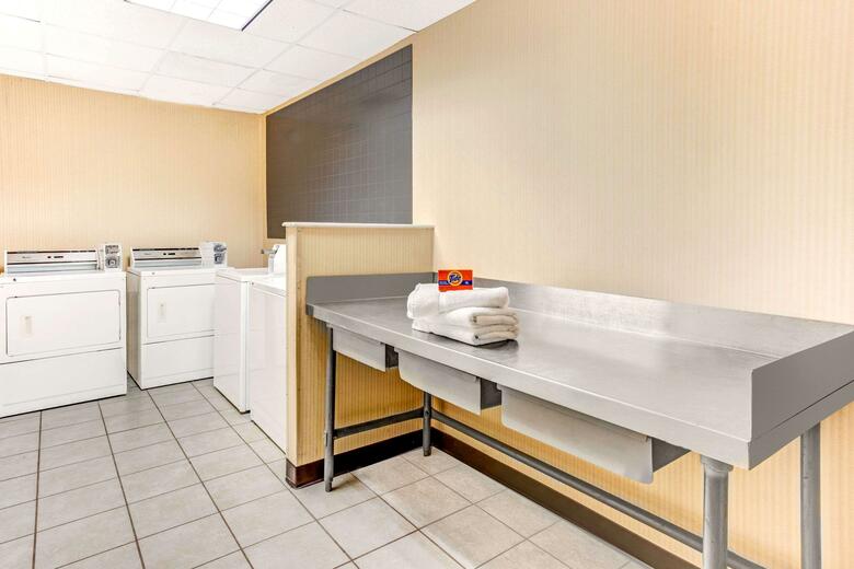 Ramada Murfreesboro Hotel