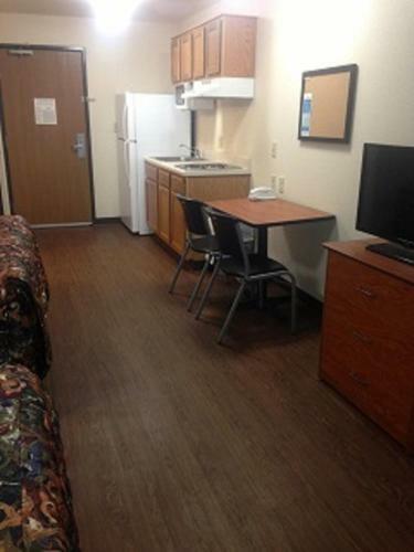 Hotel Inland Suites Lamar