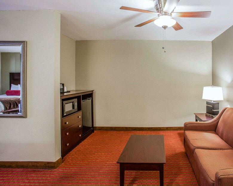 Hotel Quality Suites Nashville Airport