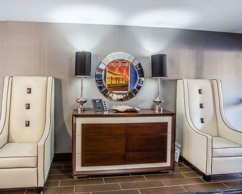 Hotel Quality Suites Nashville Airport
