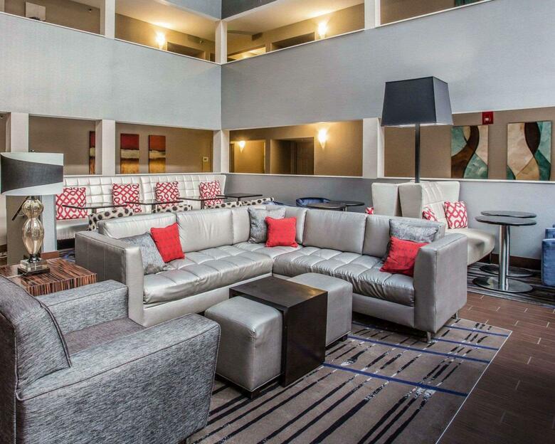 Hotel Quality Suites Nashville Airport