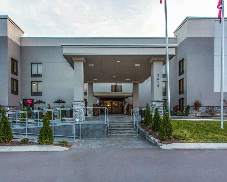 Hotel Quality Suites Nashville Airport