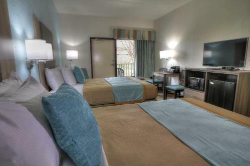 Hotel Pigeon River Inn