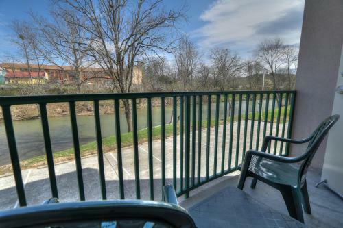 Hotel Pigeon River Inn