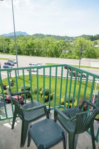 Hotel Pigeon River Inn