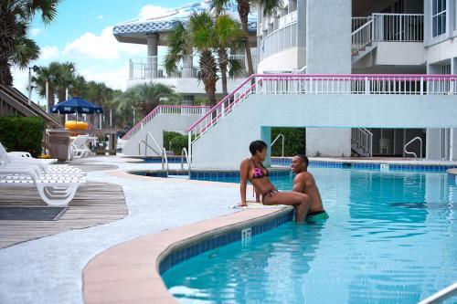 Hotel Crown Reef Beach Resort And Waterpark