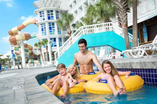 Hotel Crown Reef Beach Resort And Waterpark
