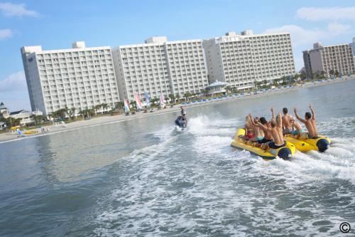 Hotel Crown Reef Beach Resort And Waterpark