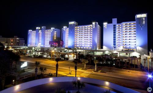 Hotel Crown Reef Beach Resort And Waterpark