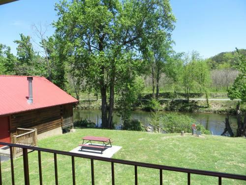 Motel River Place Inn & Cabins