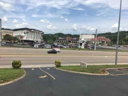 Hotel Pin Oak Parkway Inn