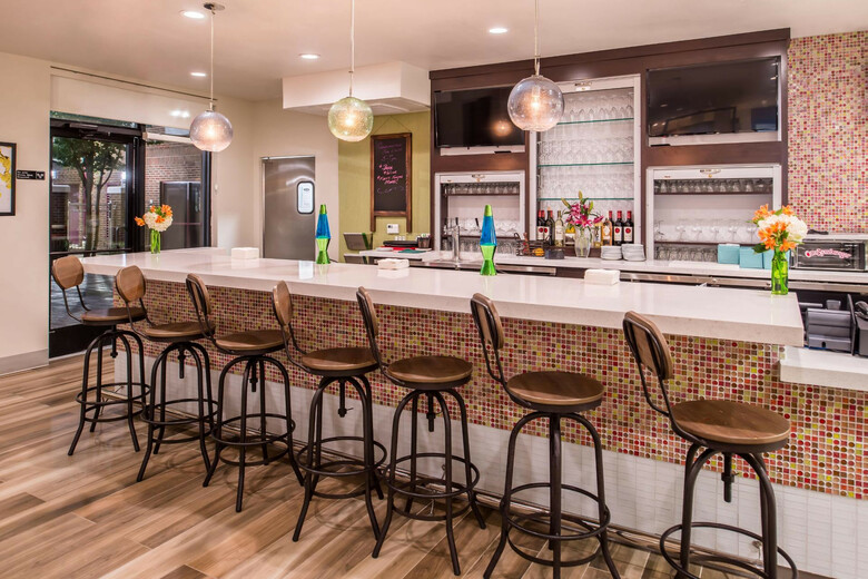 Holiday Inn Express Hotel And Suites Dallas-addison