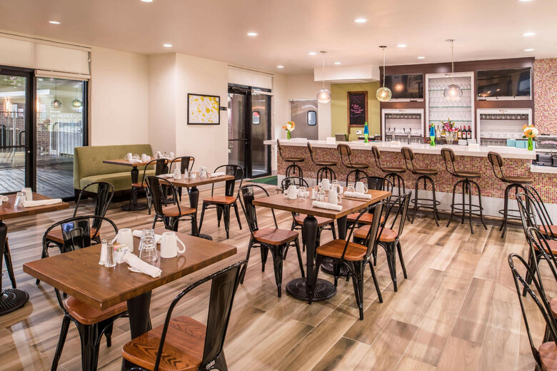 Holiday Inn Express Hotel And Suites Dallas-addison